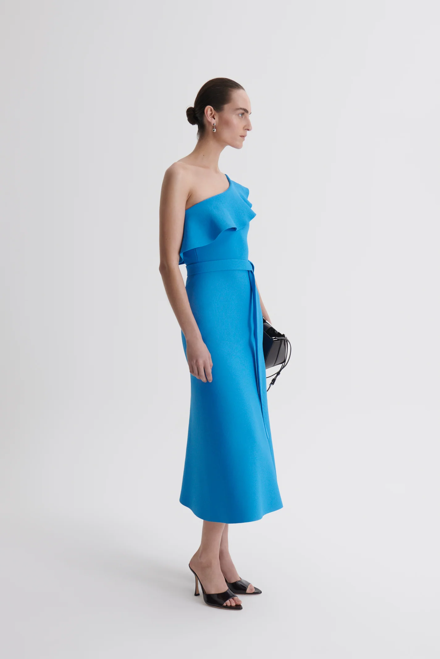 CREPE KNIT RUFFLE SHOULDER DRESS - Image 5