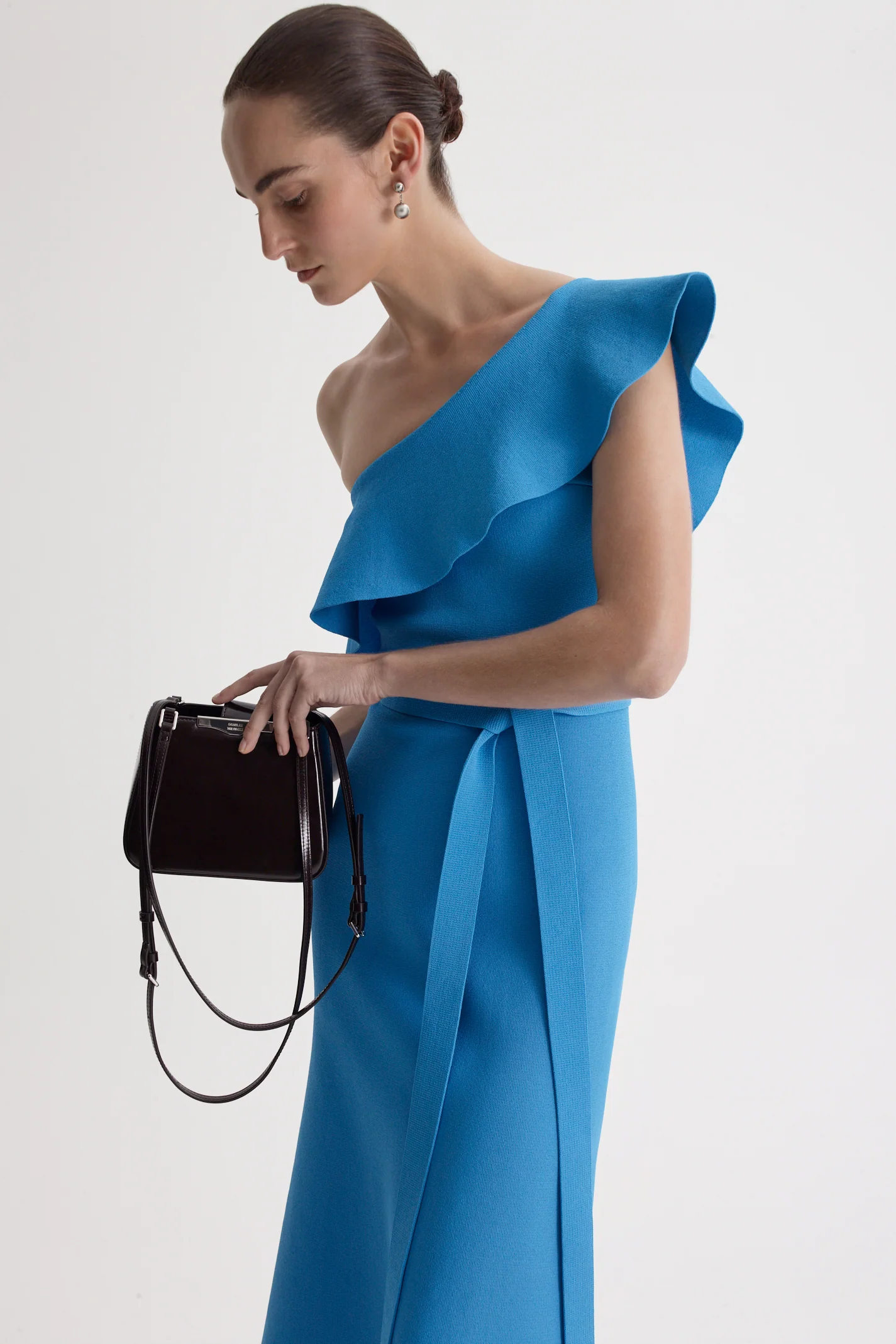 CREPE KNIT RUFFLE SHOULDER DRESS - Image 7