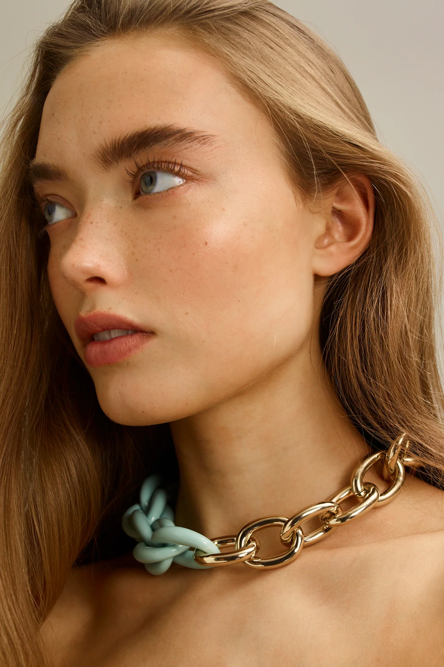 ITALIAN RESIN AND GOLD CHOKER - Image 3