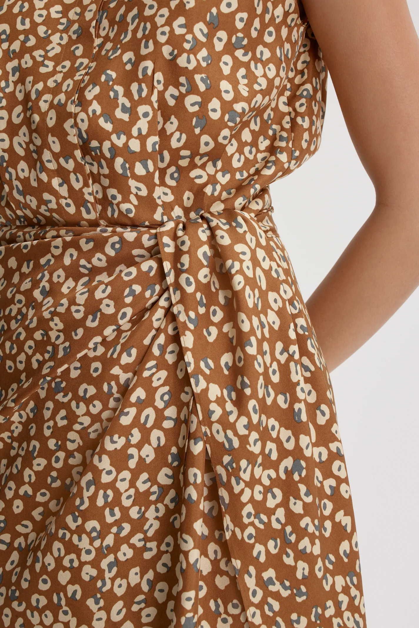 SILK ANIMAL PRINT WRAP DRESS - Image 7